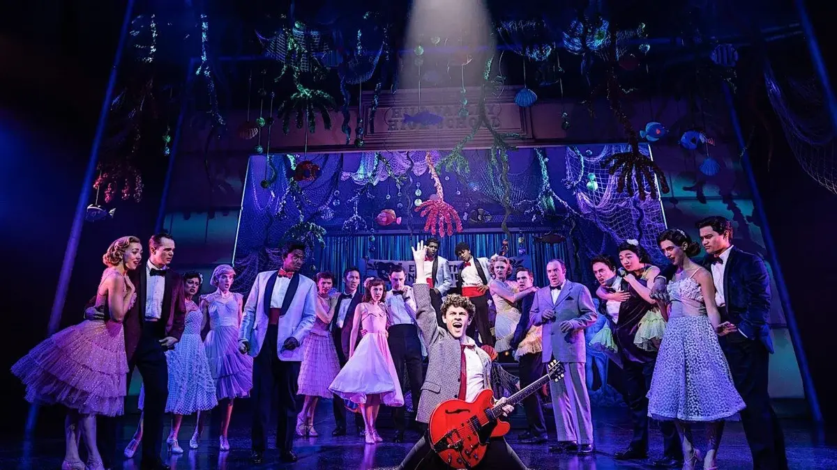 3.-BACK-TO-THE-FUTURE-The-Musical-Original-Broadway-Cast-Photo-by-Matthew-Murphy-and-Evan-Zimmerman-1280x720